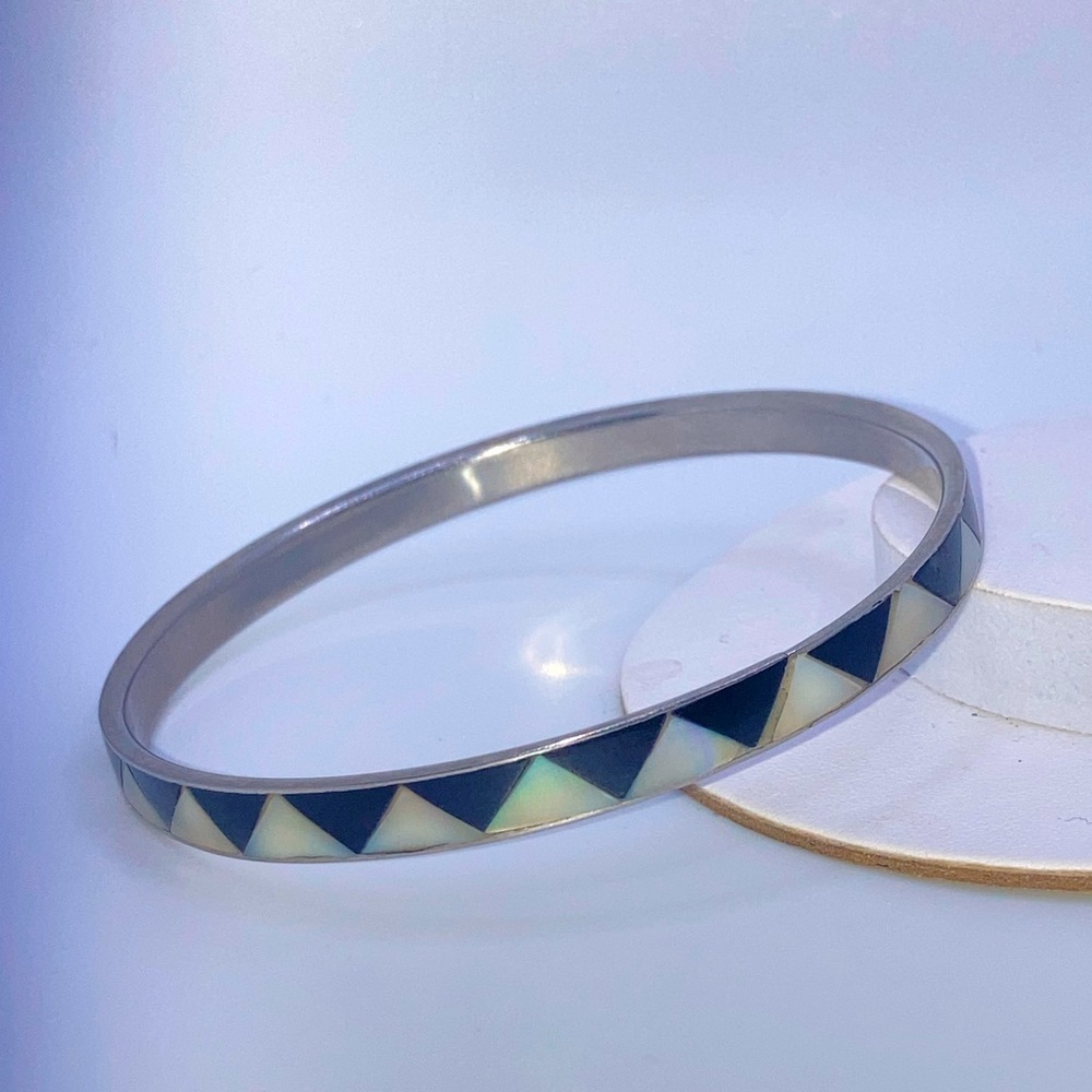Vtg Mod MOP Mother Of Pearl & Onyx Triangle Inlay Silver Tone Bangle 8” C / 2.5”